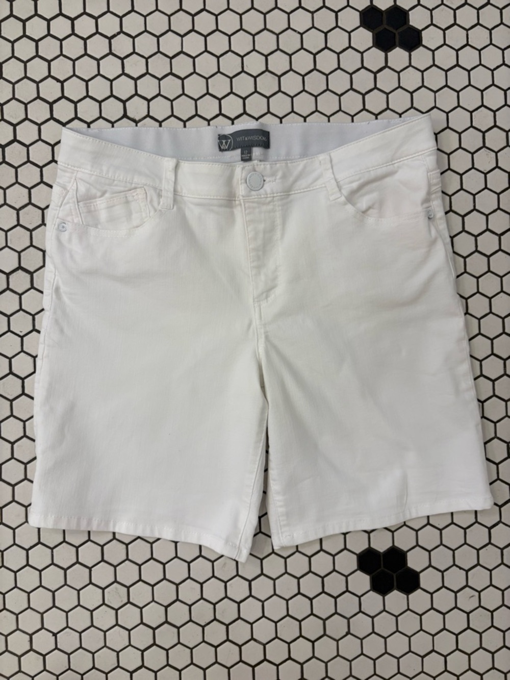 Wit & Wisdom White Denim Ab-Solution Stretch Shorts – Size 12